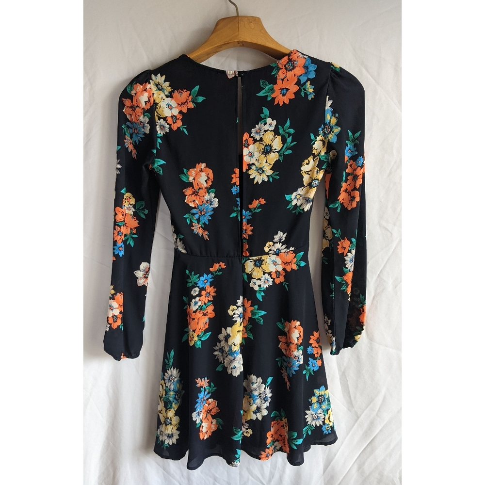 Dee Elle Floral Dress w Peek-a-boo Back Detail 💐 - Picture 6 of 14